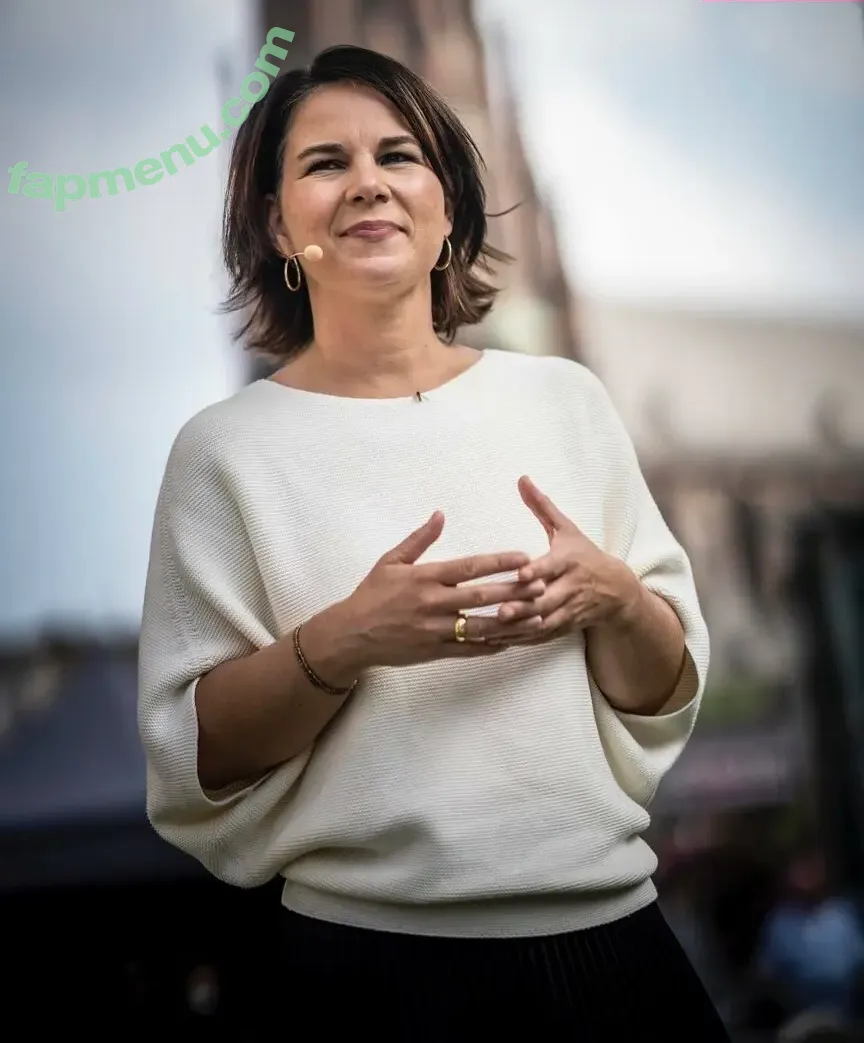 Annalena Baerbock nude photo #0151 (abaerbock)