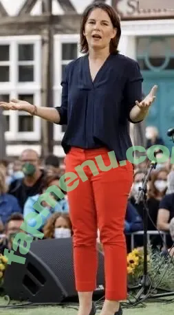 Annalena Baerbock nude photo #0154 (abaerbock)