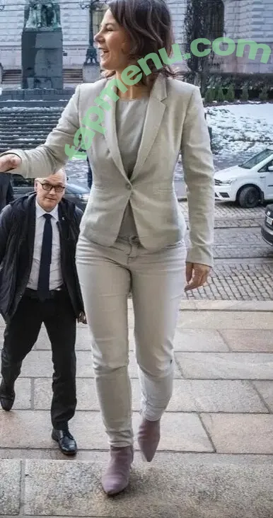 Annalena Baerbock nude photo #0225 (abaerbock)