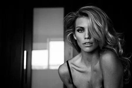 AnnaLynne McCord / theannalynnemccord nude photo #0029