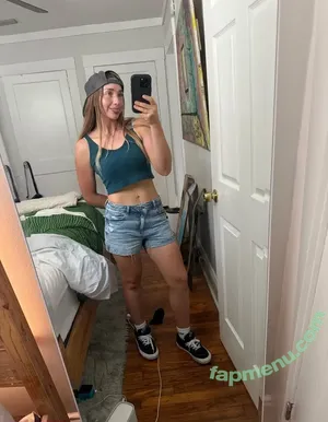 annaoswaldsk8qn / annaoswald nude photo #0038