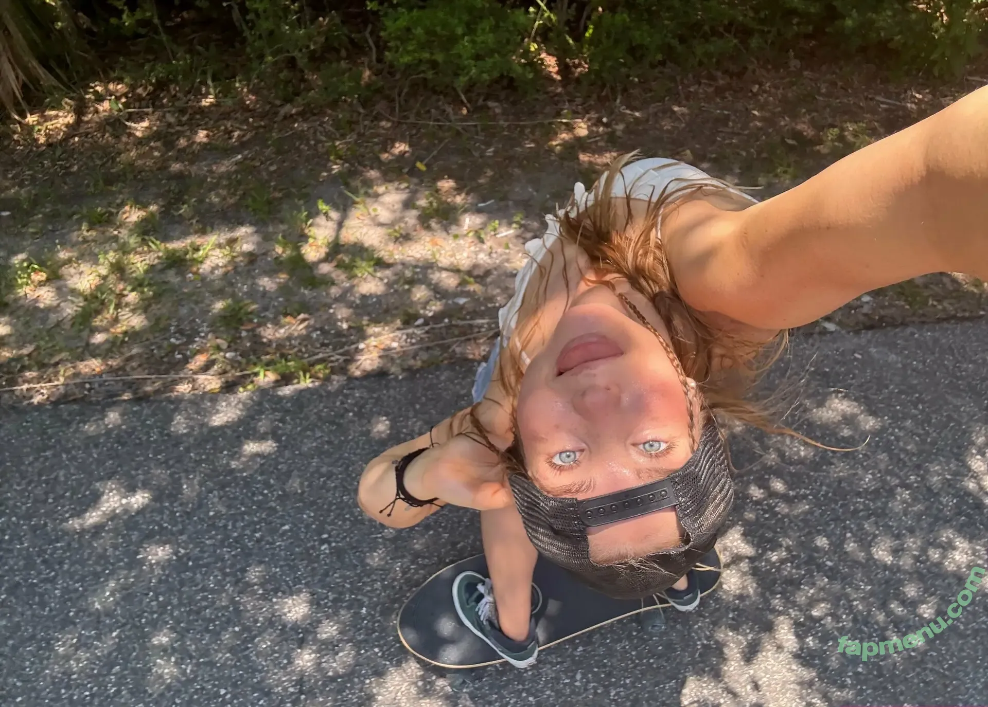 annaoswaldsk8qn nude photo #0014 (annaoswald)