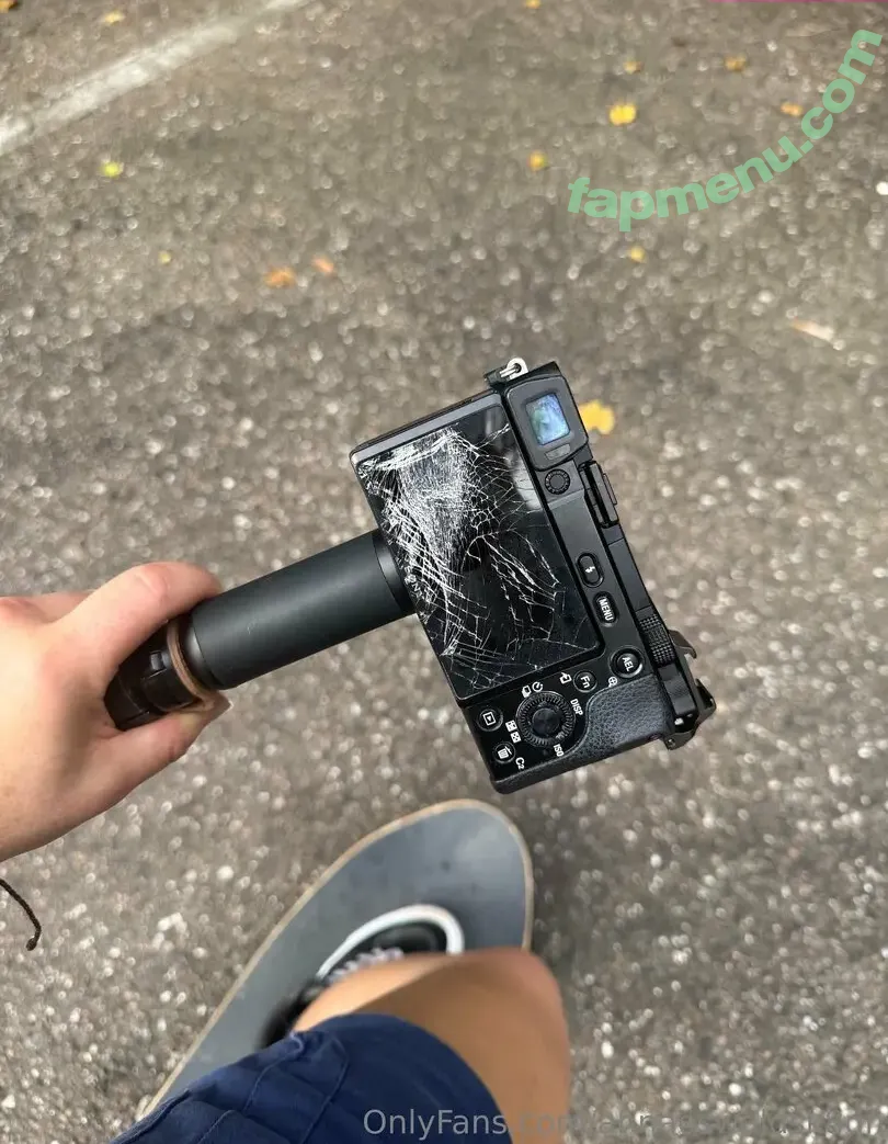 annaoswaldsk8qn nude photo #0065 (annaoswald)