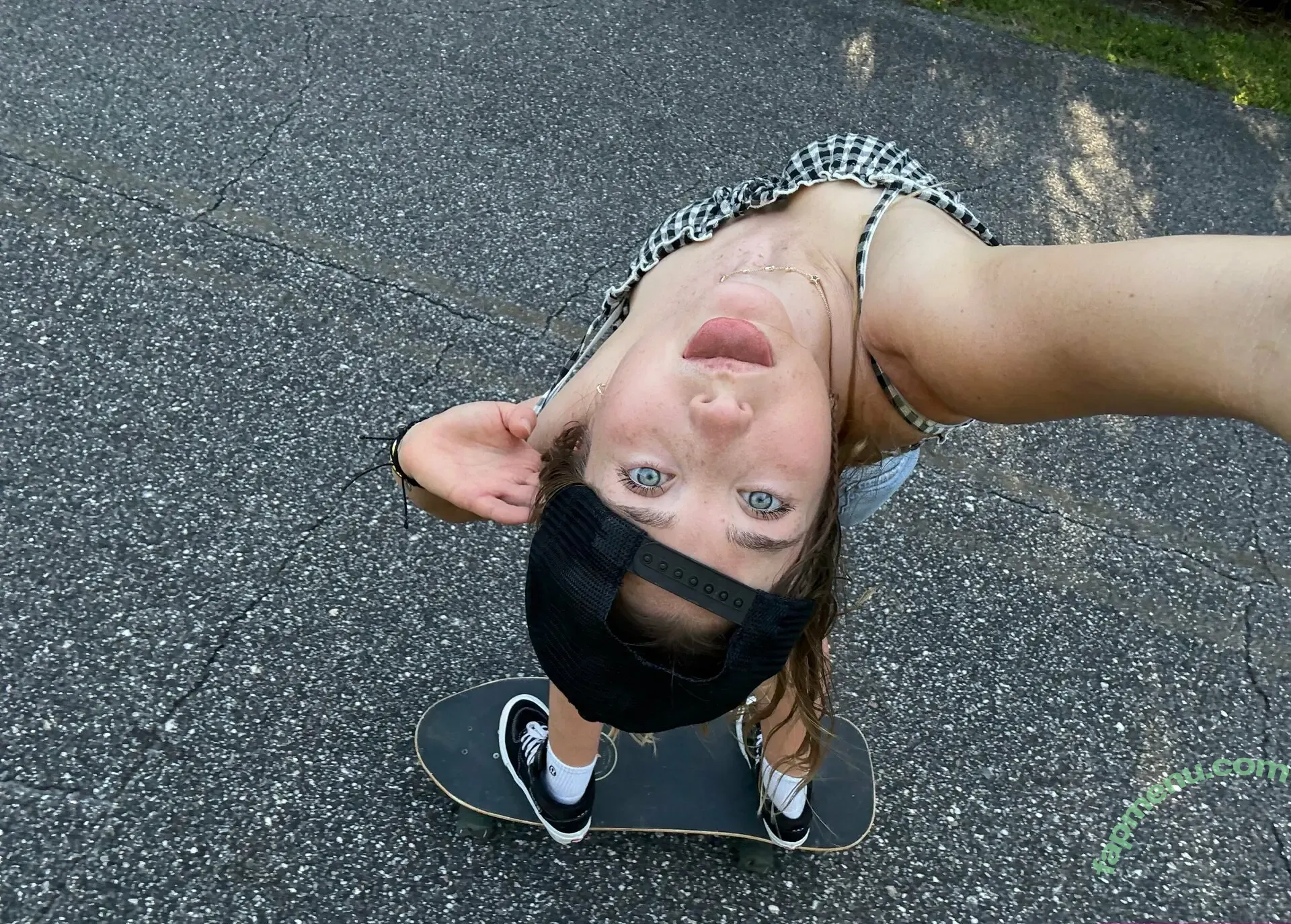 annaoswaldsk8qn nude photo #0067 (annaoswald)