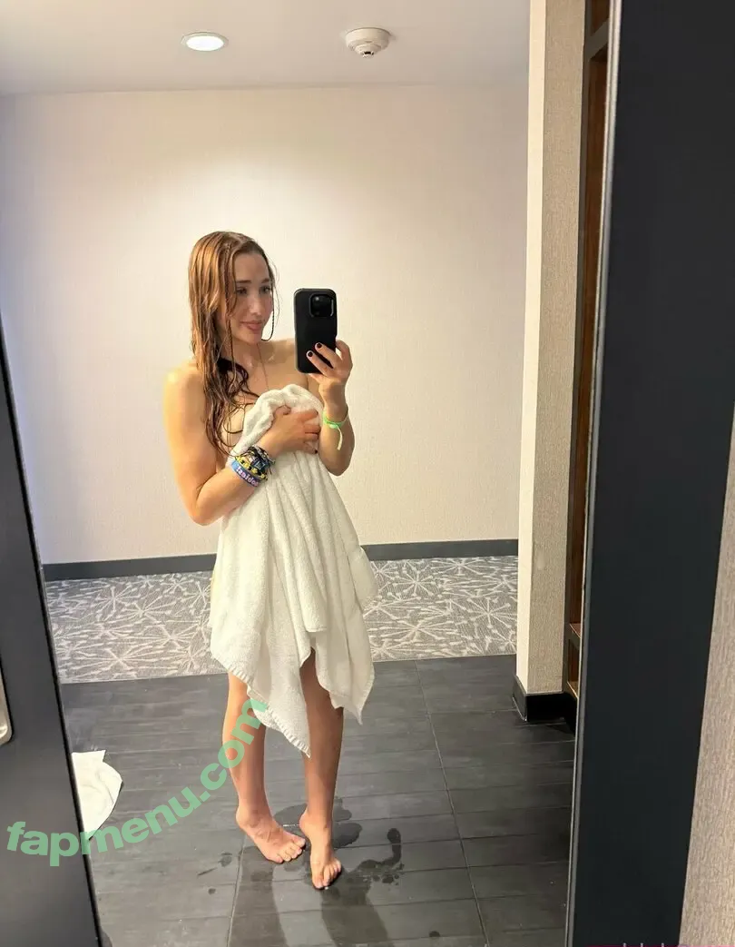 annaoswaldsk8qn nude photo #0125 (annaoswald)