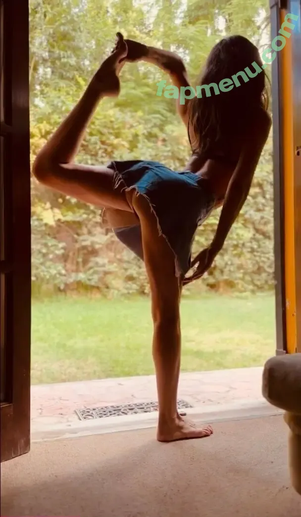 annavixenx nude photo #0047 (anavixens)