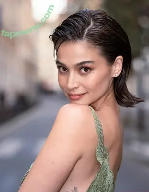 Anne Curtis / annecurtissmith nude photo #0019