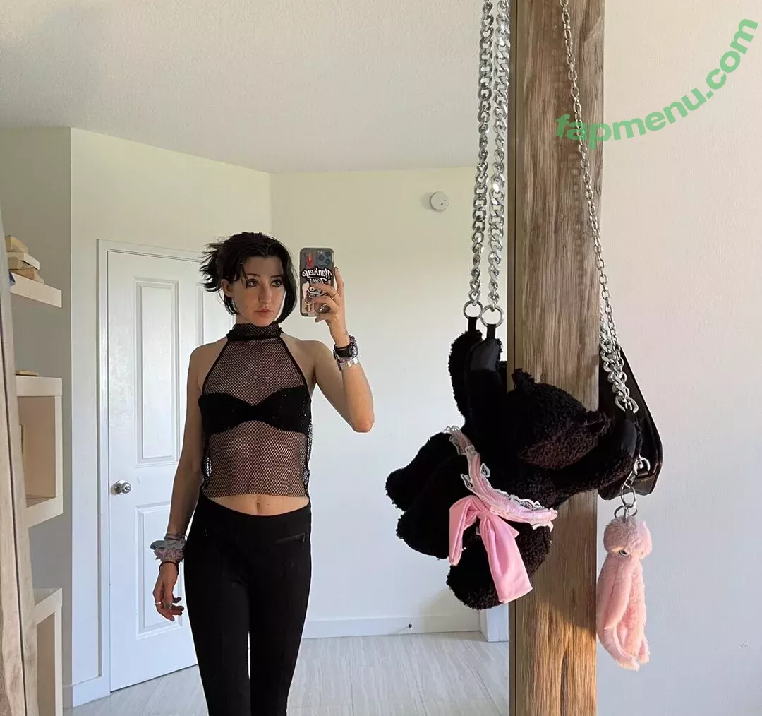 Anne Frank nude photo #0198 (annefrankhouse_official / lil_ann3frank / lilann3frank)