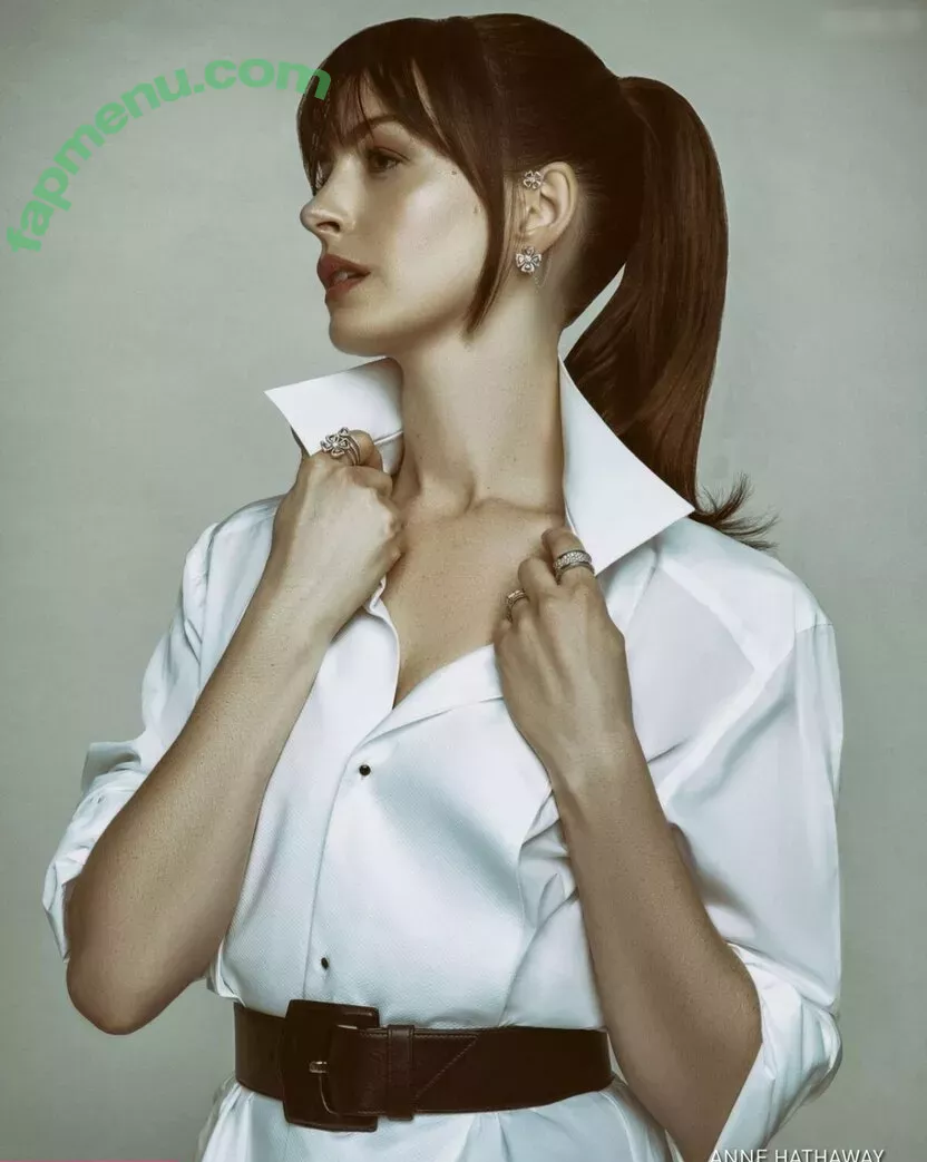 Anne Hathaway nude photo #1933 (ahathawaynews / annehathaway / heatherannie)
