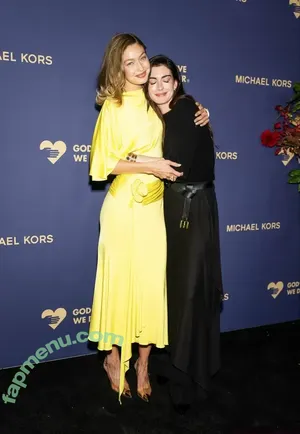 Anne Hathaway / ahathawaynews / annehathaway / heatherannie nude photo #2588