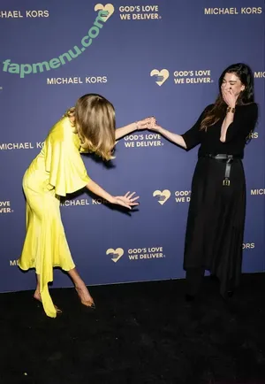 Anne Hathaway / ahathawaynews / annehathaway / heatherannie nude photo #2589