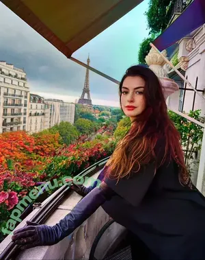 Anne Hathaway / ahathawaynews / annehathaway / heatherannie nude photo #2718