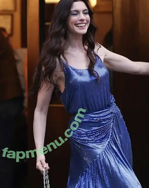 Anne Hathaway nude photo #2534 (ahathawaynews / annehathaway / heatherannie)