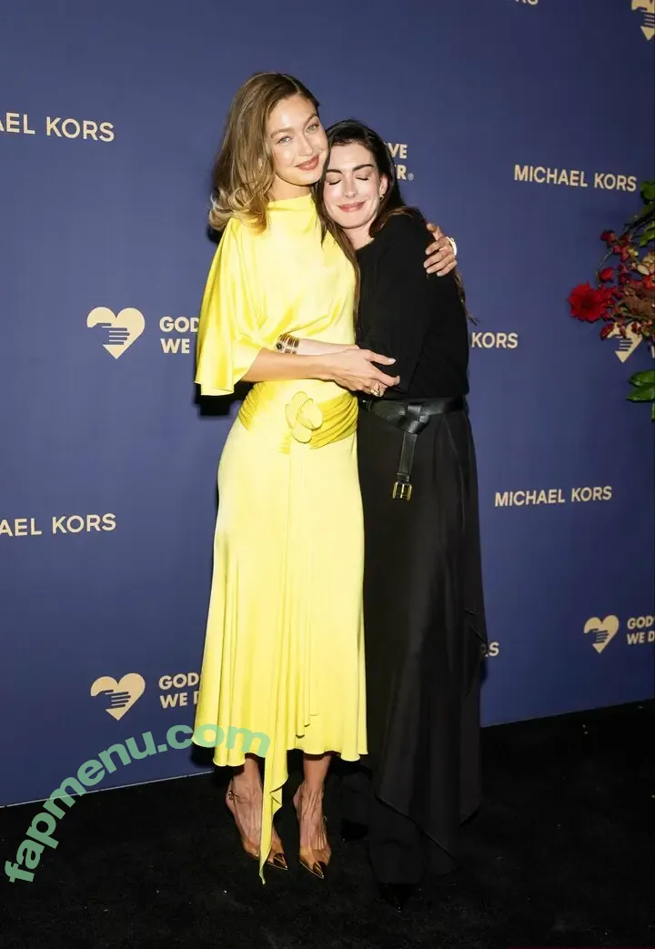 Anne Hathaway nude photo #2588 (ahathawaynews / annehathaway / heatherannie)