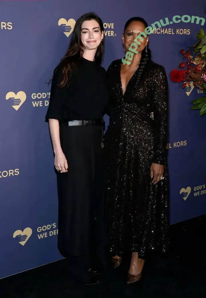 Anne Hathaway nude photo #2600 (ahathawaynews / annehathaway / heatherannie)