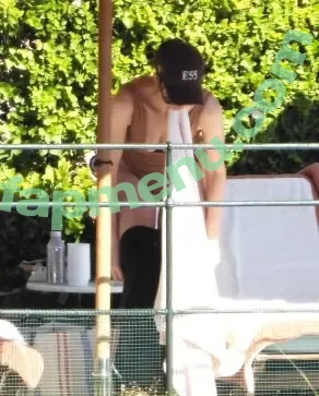 Anne Hathaway nude photo #2607 (ahathawaynews / annehathaway / heatherannie)