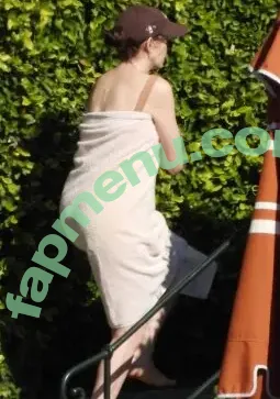 Anne Hathaway nude photo #2608 (ahathawaynews / annehathaway / heatherannie)