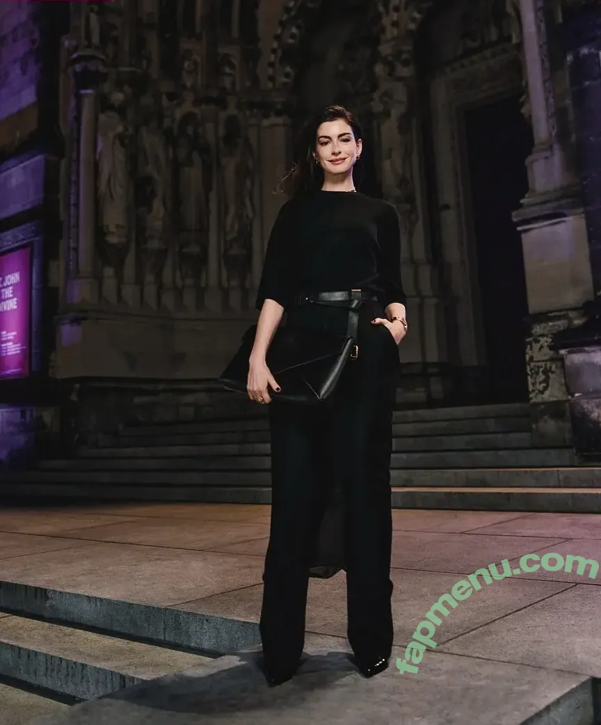 Anne Hathaway nude photo #2613 (ahathawaynews / annehathaway / heatherannie)