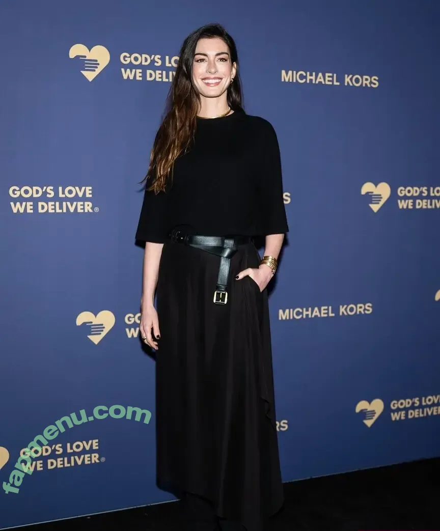 Anne Hathaway nude photo #2614 (ahathawaynews / annehathaway / heatherannie)