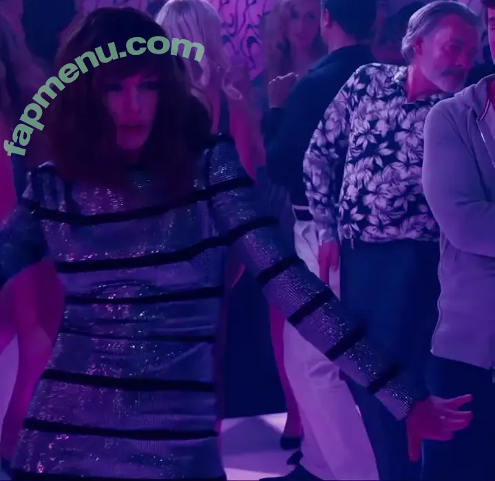 Anne Hathaway nude photo #2618 (ahathawaynews / annehathaway / heatherannie)