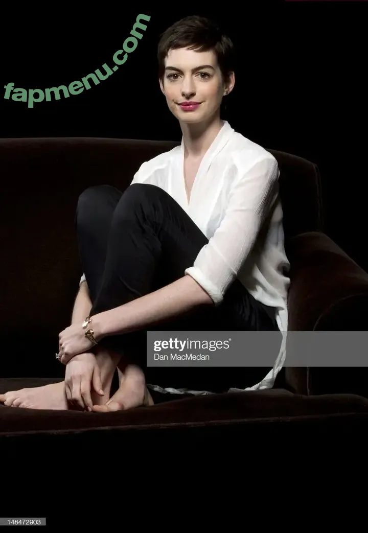 Anne Hathaway nude photo #2620 (ahathawaynews / annehathaway / heatherannie)