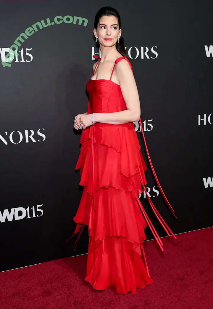 Anne Hathaway nude photo #2625 (ahathawaynews / annehathaway / heatherannie)