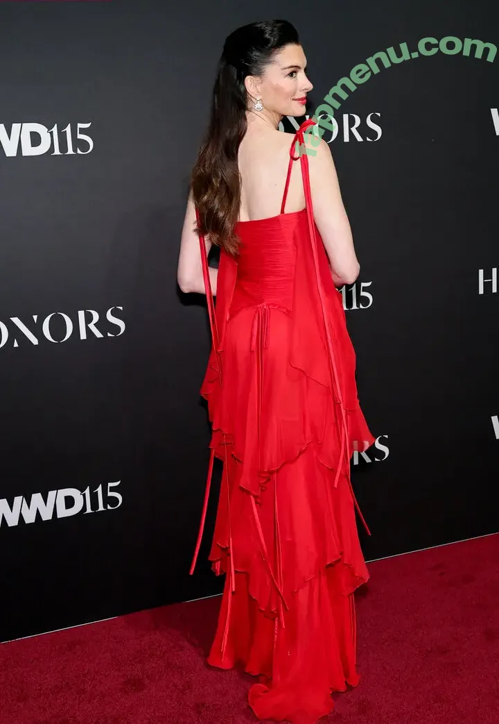 Anne Hathaway nude photo #2627 (ahathawaynews / annehathaway / heatherannie)