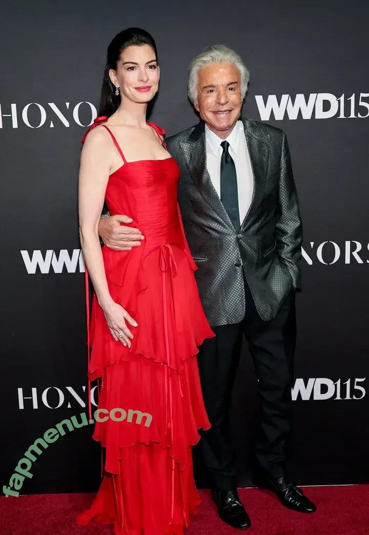 Anne Hathaway nude photo #2630 (ahathawaynews / annehathaway / heatherannie)