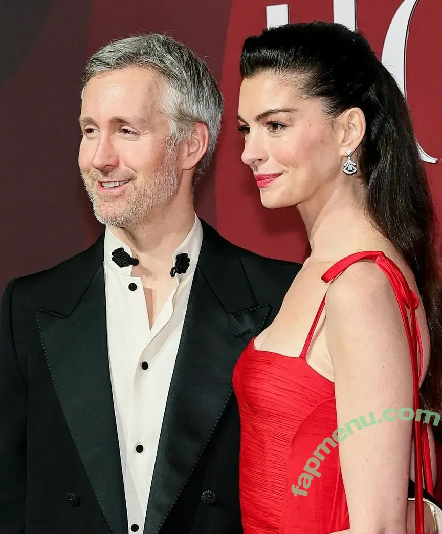 Anne Hathaway nude photo #2633 (ahathawaynews / annehathaway / heatherannie)