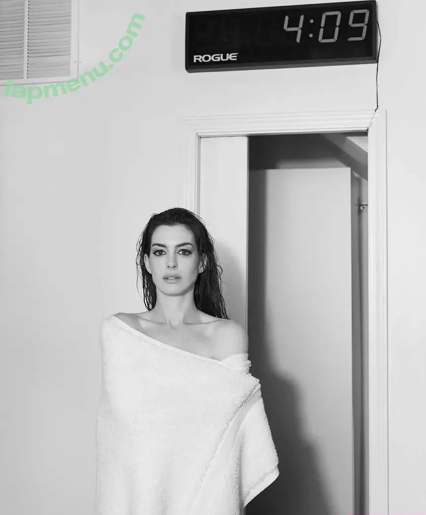 Anne Hathaway nude photo #2670 (ahathawaynews / annehathaway / heatherannie)