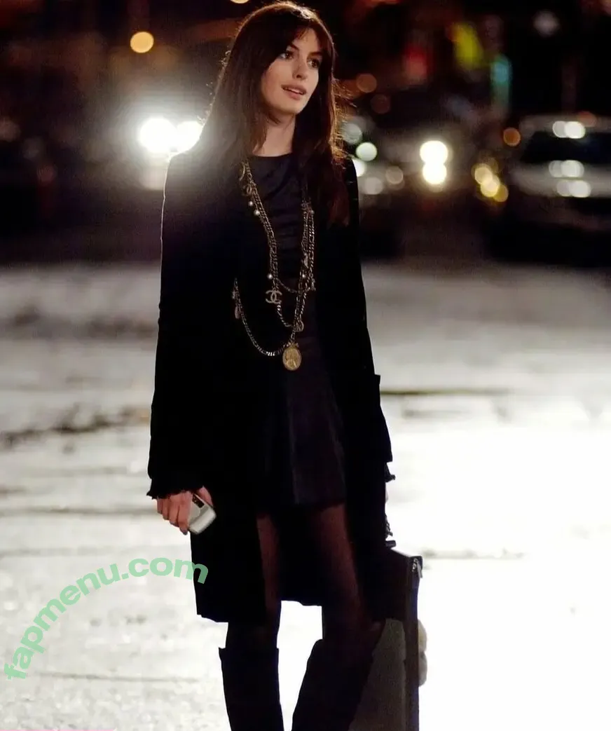 Anne Hathaway nude photo #2680 (ahathawaynews / annehathaway / heatherannie)