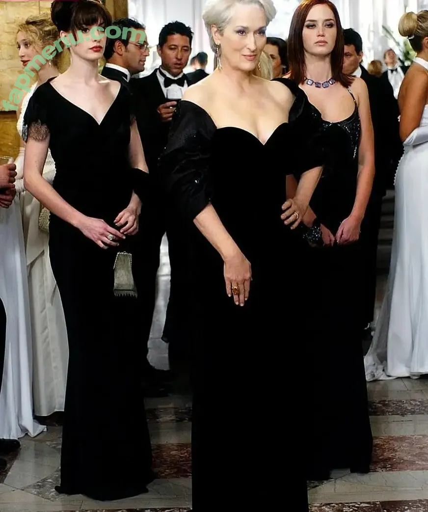 Anne Hathaway nude photo #2681 (ahathawaynews / annehathaway / heatherannie)