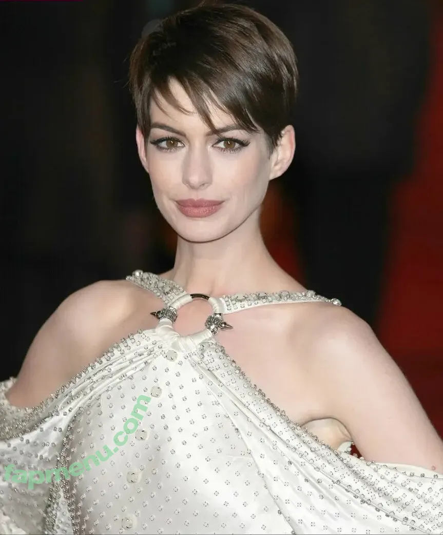 Anne Hathaway nude photo #2692 (ahathawaynews / annehathaway / heatherannie)