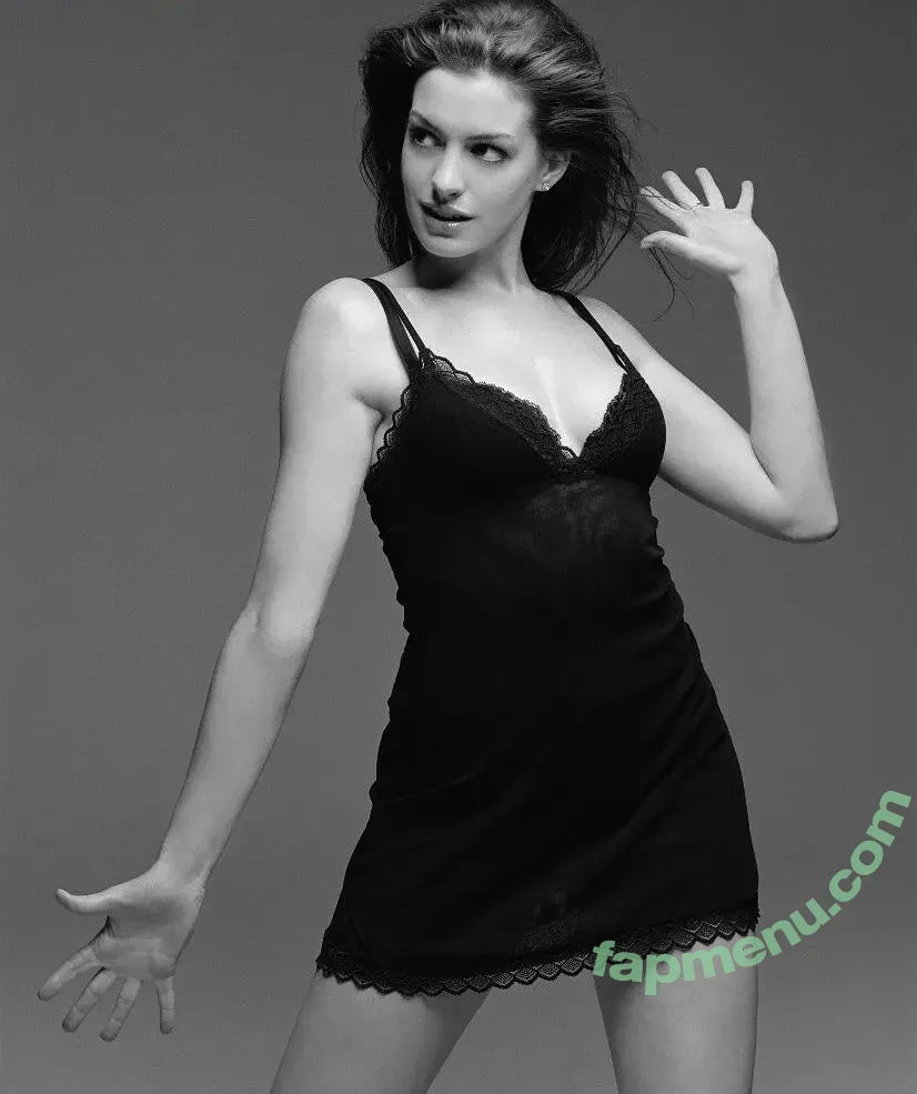 Anne Hathaway nude photo #2695 (ahathawaynews / annehathaway / heatherannie)