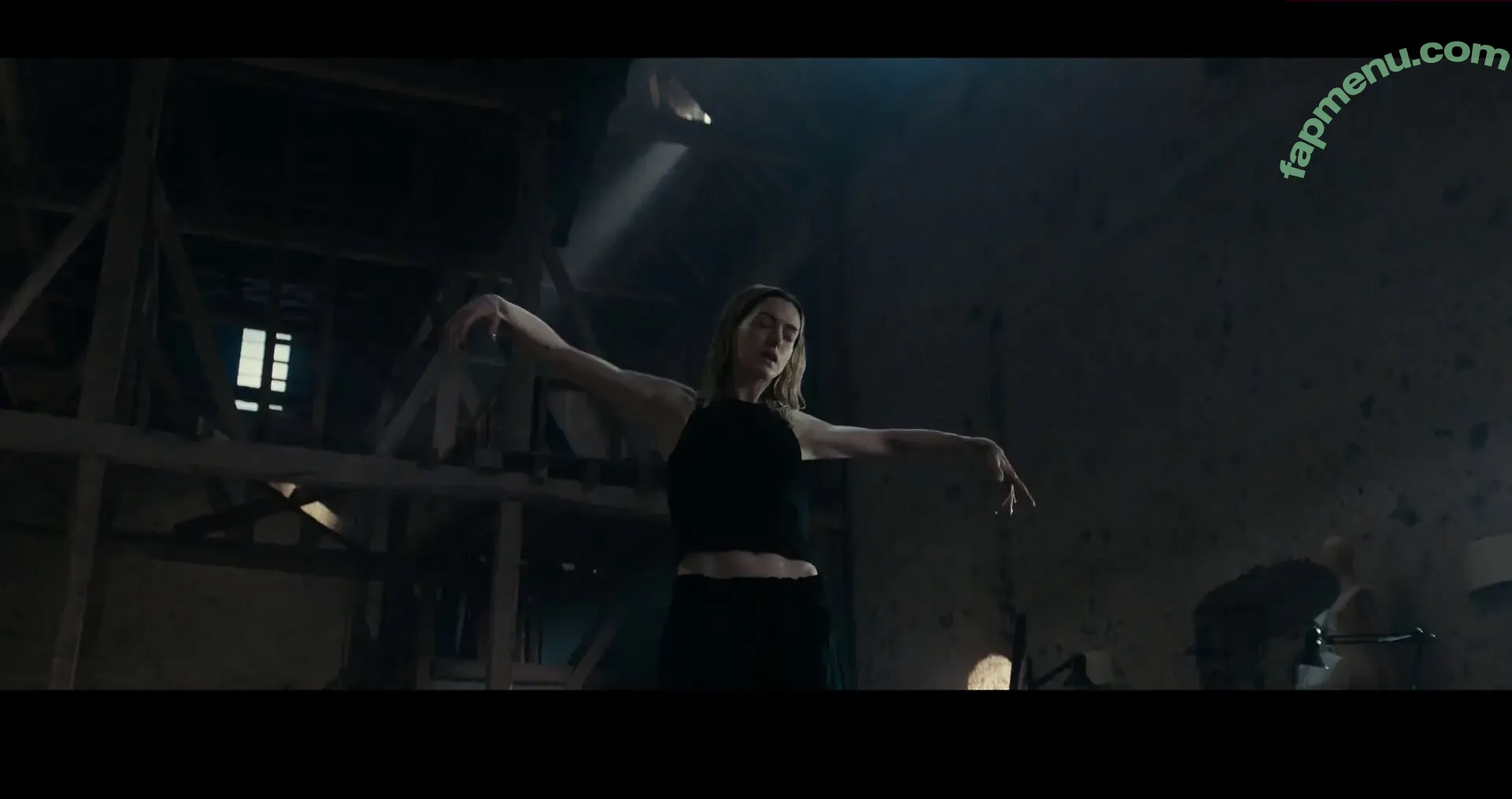 Anne Hathaway nude photo #2712 (ahathawaynews / annehathaway / heatherannie)