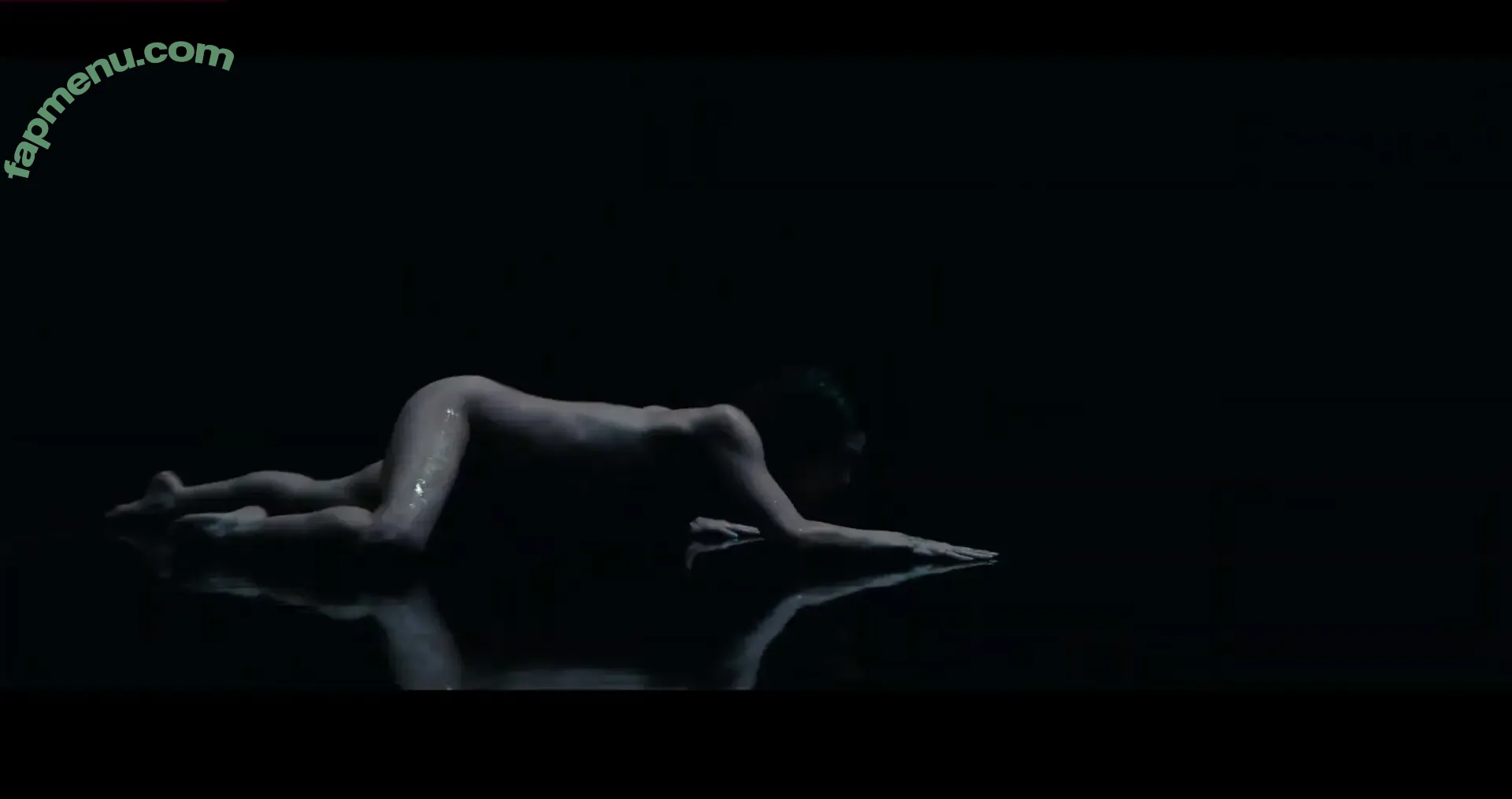 Anne Hathaway nude photo #2716 (ahathawaynews / annehathaway / heatherannie)