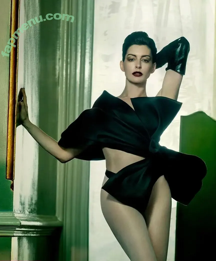 Anne Hathaway nude photo #2726 (ahathawaynews / annehathaway / heatherannie)