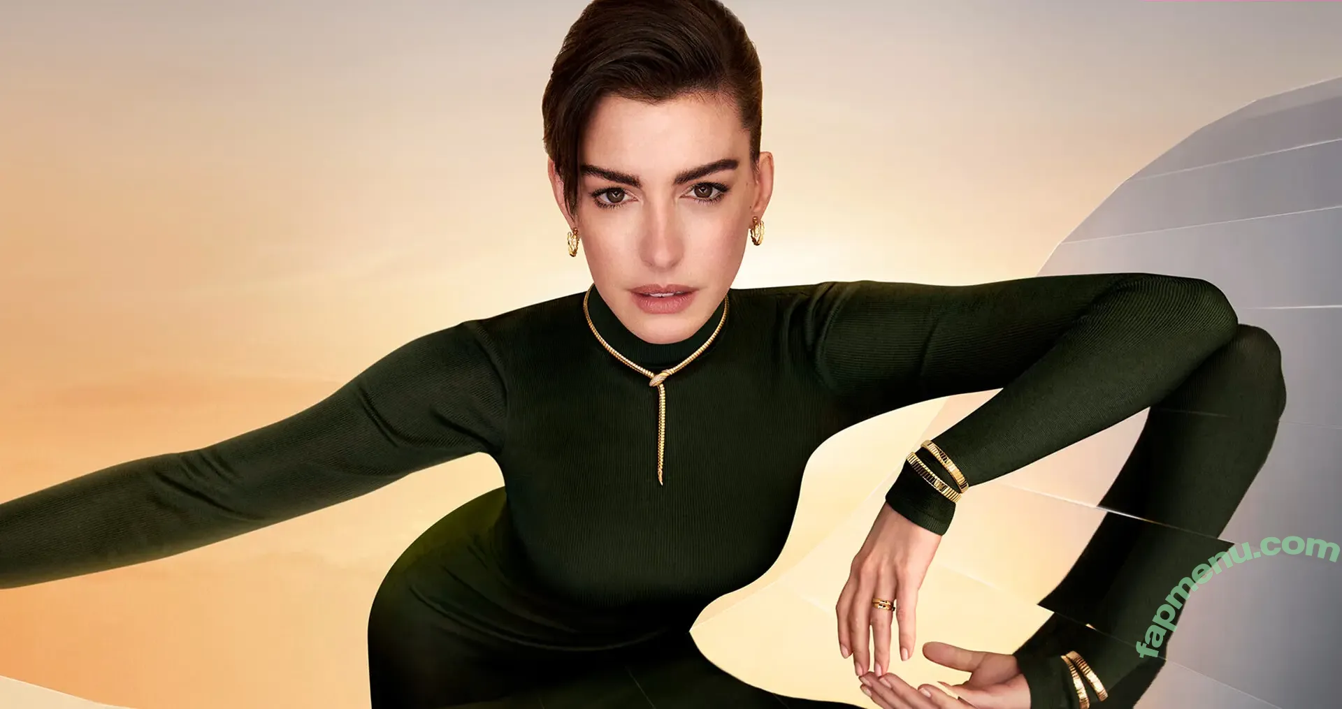 Anne Hathaway nude photo #2727 (ahathawaynews / annehathaway / heatherannie)