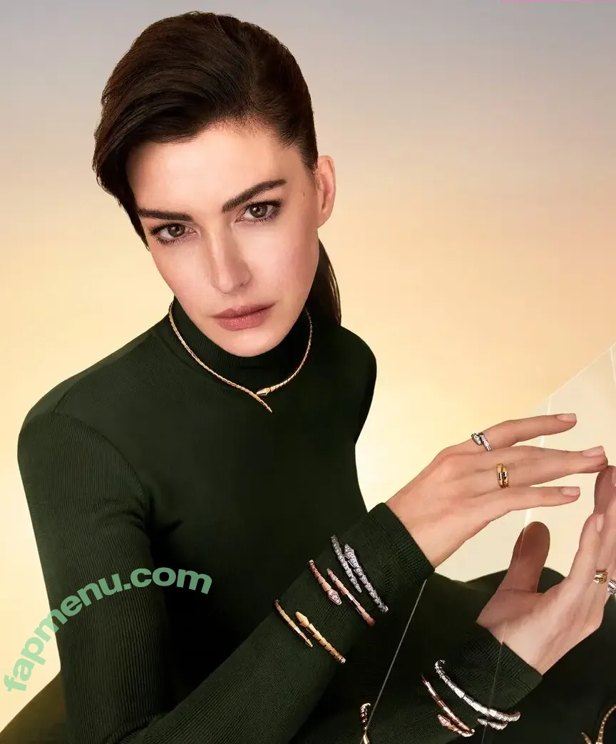 Anne Hathaway nude photo #2728 (ahathawaynews / annehathaway / heatherannie)