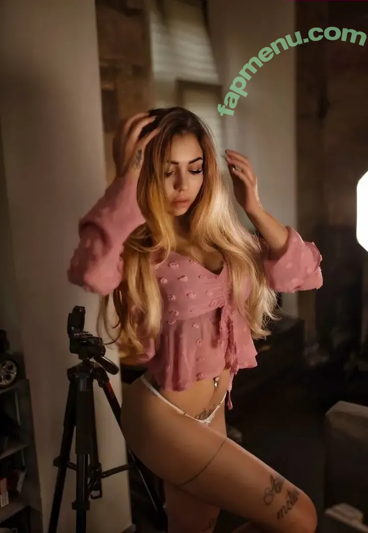 Anne Samanta Schubert nude photo #0014 (annesamanta / annesamantaa / samimain)