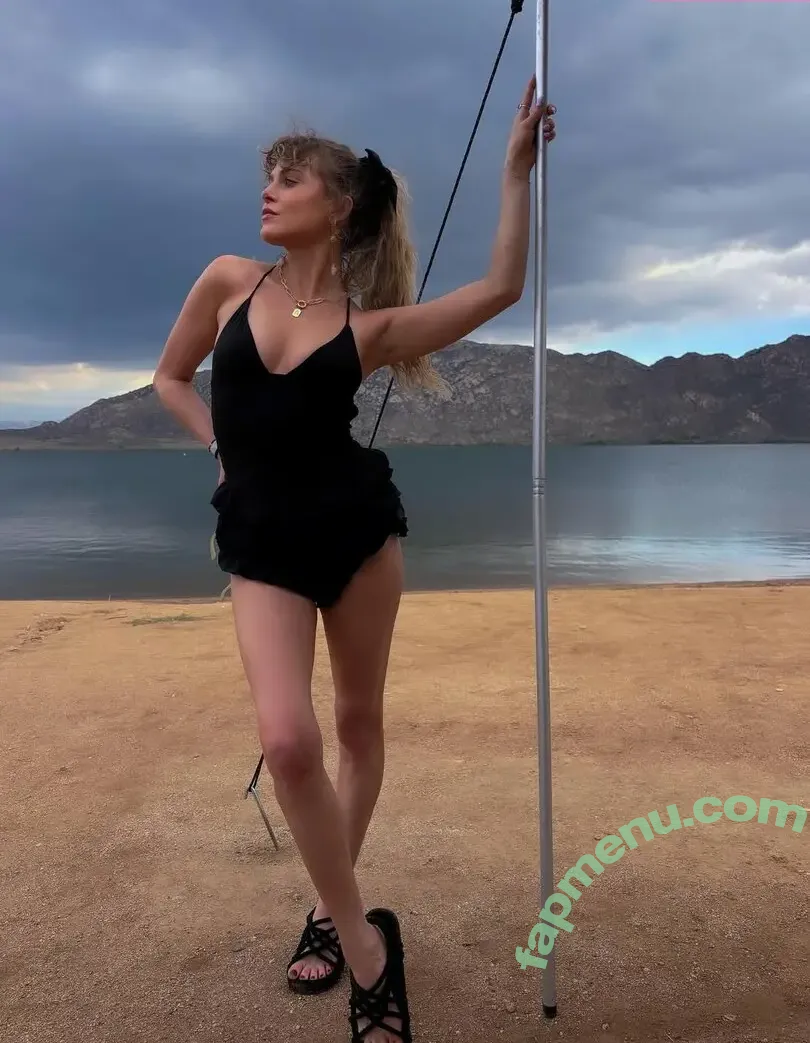 Anne Winters nude photo #0106 (anna_winters / annewinters)