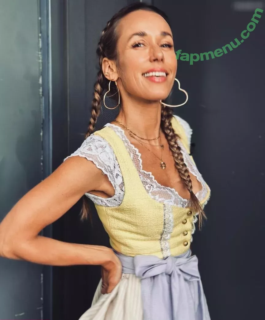 Annemarie Carpendale nude photo #0403 (Annemarie.Carpendale / annemarie_carpendale / annie_carpendale)