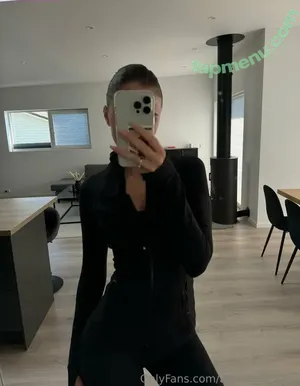  nude photo #0004