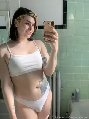 anniebacterialx / anniebiotixx nude photo #0008