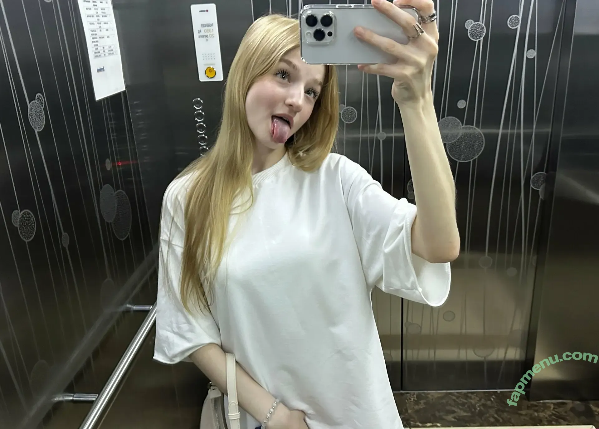 annybun nude photo #0064 (annybun5)