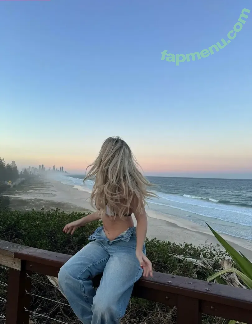 Antonia Freya Lydia nude photo #0098 (lydiafaithful / turnttoni)