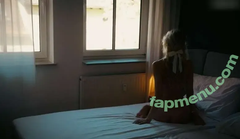 Antonia Schreiter nude photo #0018 (anto_nia._ / antoniaphyllissophie)