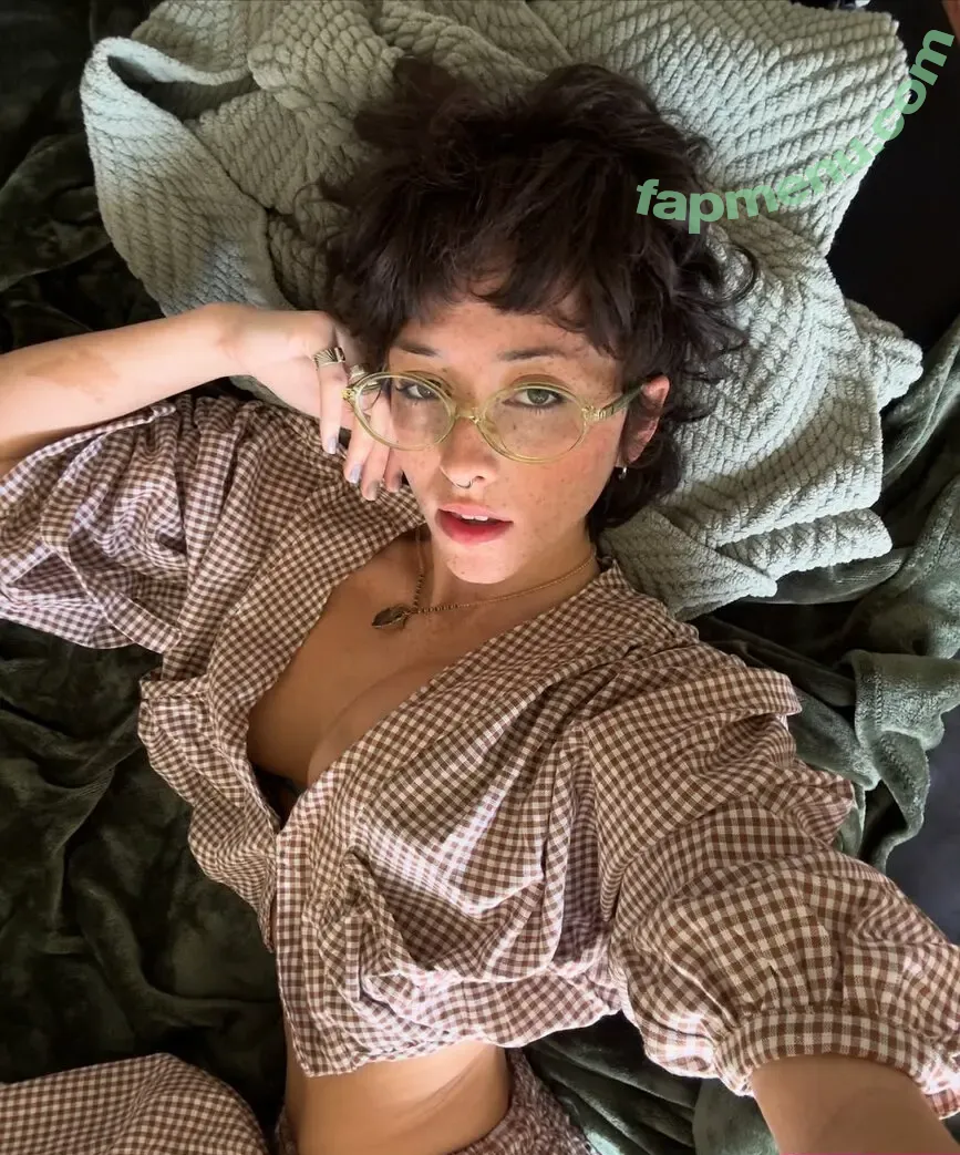 Anuhea Nihipali nude photo #0485 (anuheanihipali)