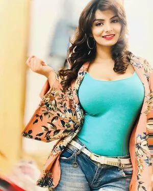 Anveshi Jain / anveshi25 / anveshi_jain / anveshijain nude photo #0105