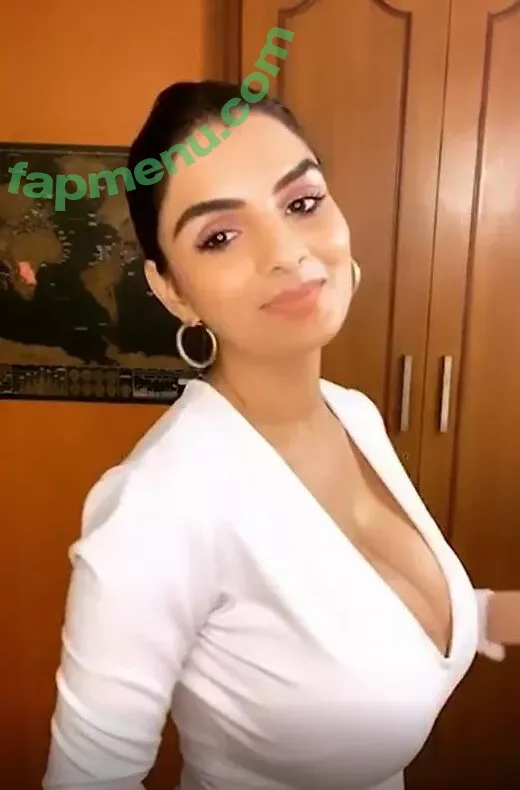 Anveshi Jain nude photo #0340 (anveshi25 / anveshijain)